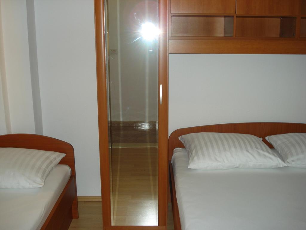 Milic Apartments Makarska Rum bild